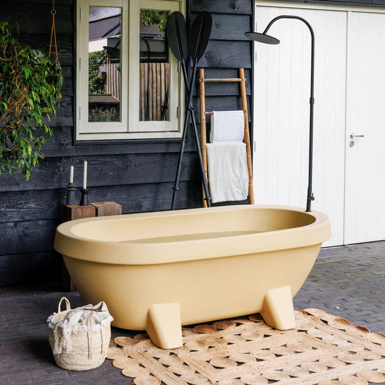 🛁 Luxury Outdoor Bath – 350L Garden Spa ☀️💦