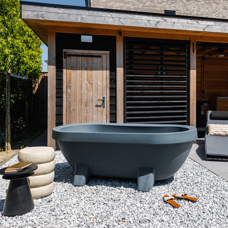 🛁 Luxury Outdoor Bath – 350L Garden Spa ☀️💦