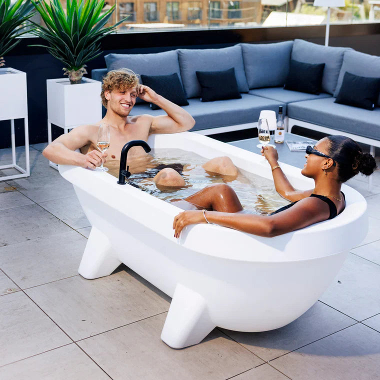 🛁 Luxury Outdoor Bath – 350L Garden Spa ☀️💦